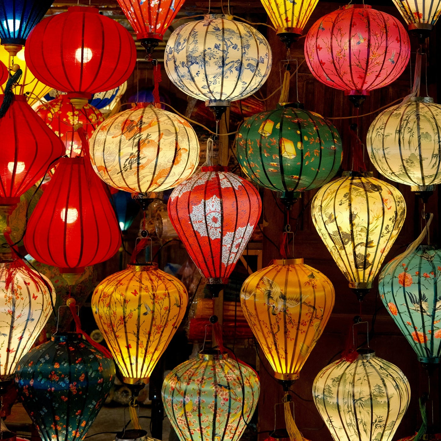  Colorful glowing lanterns in the Ancient Town of Hoi An, stay connected while exploring Vietnam's culture with instant 4G mobile data.