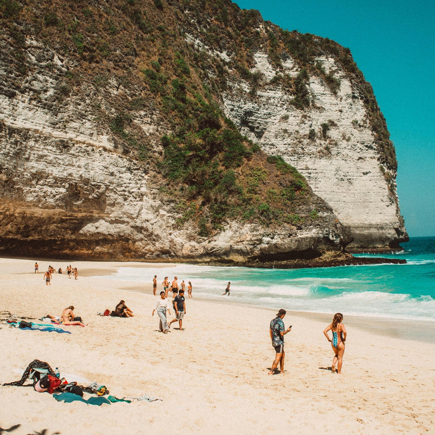  The famous Pura Lempuyang Gates of Heaven temple in Bali framing Mount Agung, representing the nationwide coverage of our Indonesia eSIM for travelers.