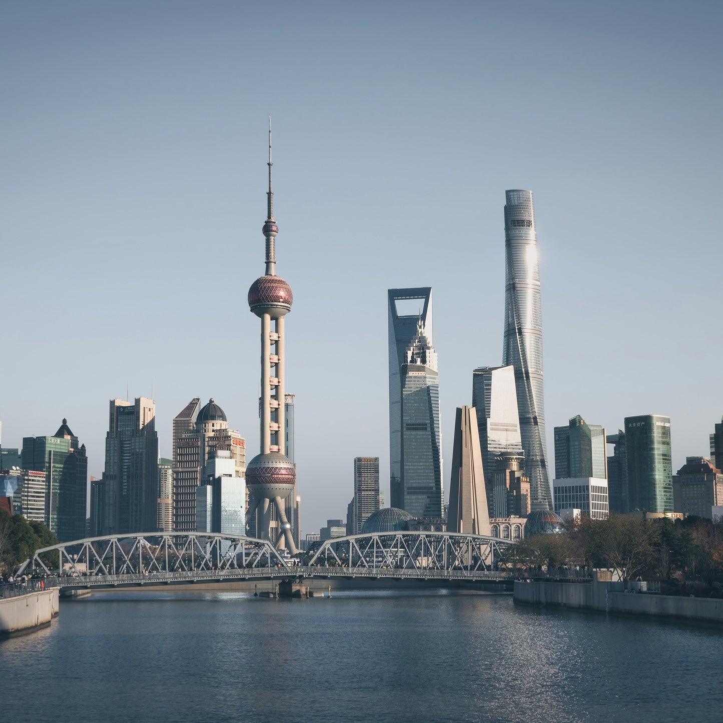  Futuristic skyline of Shanghai and The Bund, showcasing high-speed 5G connectivity in Chinese megacities without a VPN.
